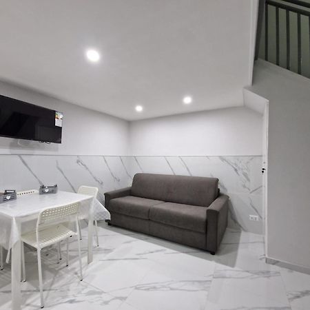 House Angiolina Bed & Breakfast เนเปิลส์ ภายนอก รูปภาพ